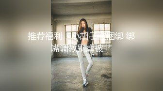 丝袜高跟诱人的母狗少妇，全程露脸跟小哥啪啪，先刮毛再道具插她，好多淫水让小哥无套爆草直接内射干两炮